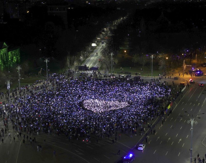 Coregrafie ca pe stadioane la mitingul EuRo Manifest, în Piața Victoriei din București