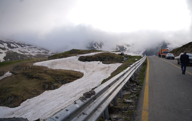Traficul rutier pe Transalpina, redeschis de vineri. Condițiile în care se va putea circula