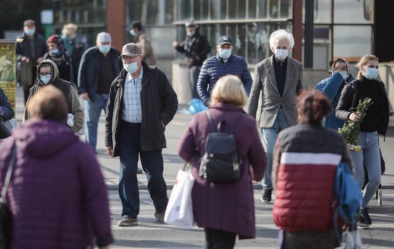 Pandemia în România și sindromul broaștei fierte. Medic psihiatru: “Populația a obosit, răspunderea e a legiuitorilor”