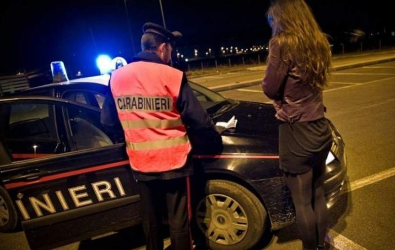 O româncă îi jefuia pe italieni și apoi fugea cu un A6. Cum proceda după ce urca în mașinile șoferilor care făceau greșeala să oprească