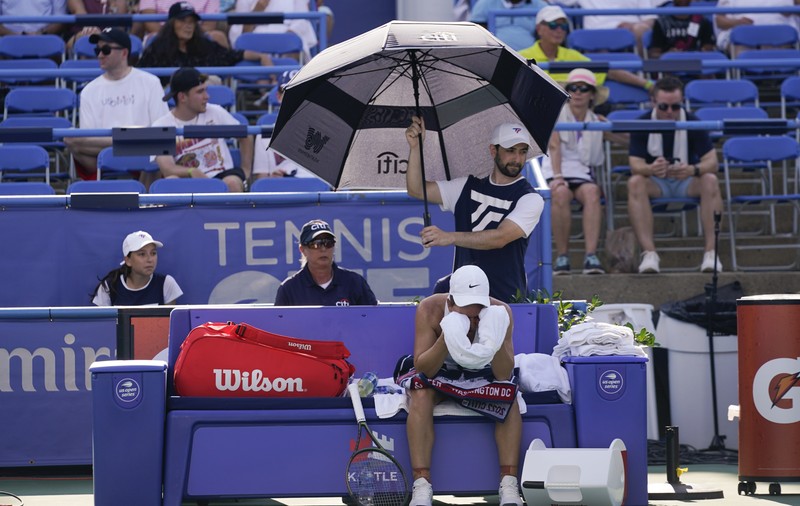 Ploaia a amânat debutul Simonei Halep la turneul parizian Trophée Clarins. Când a fost reprogramat meciul