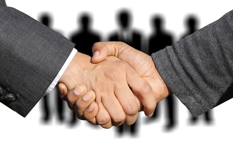 Ai o întâlnire de business în preajma Crăciunului? Iată ce gen de cadouri poți oferi!