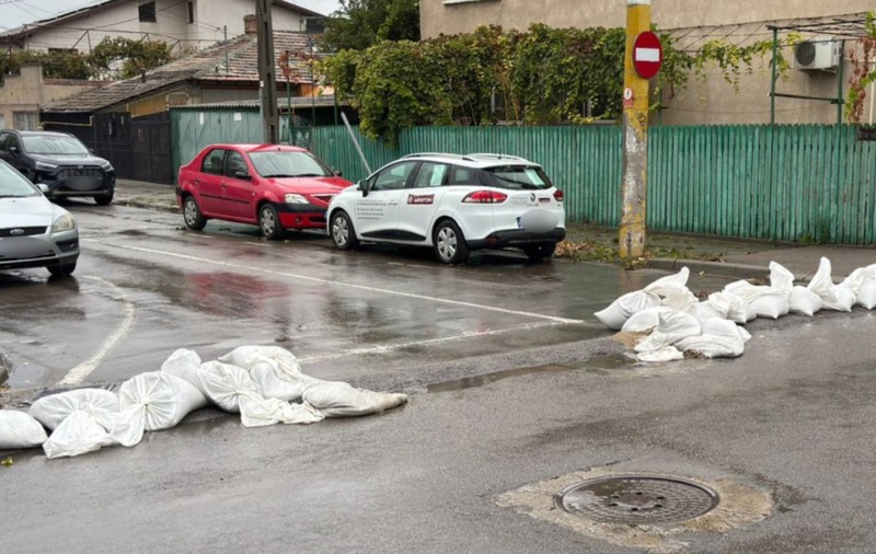 Primăria Constanța, apel pentru cetățeni înainte de codul roșu: „Nu distrugeți sacii de nisip!”
