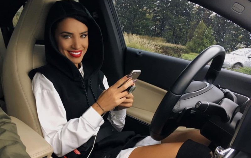 Adelina Pestrițu atacată de un fan. "Dinții sunt albiți în photoshop?" Ce i-a raspuns artista