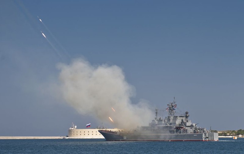 UPDATE/ Incident grav în Marea Neagră! Rusia a deschis focul și a capturat trei nave ucrainene în largul Peninsulei Crimeea