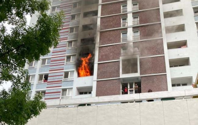 Cauza incendiului de la hotelul din Băile Felix: un bec lăsat aprins lângă stive de hârtie igienică