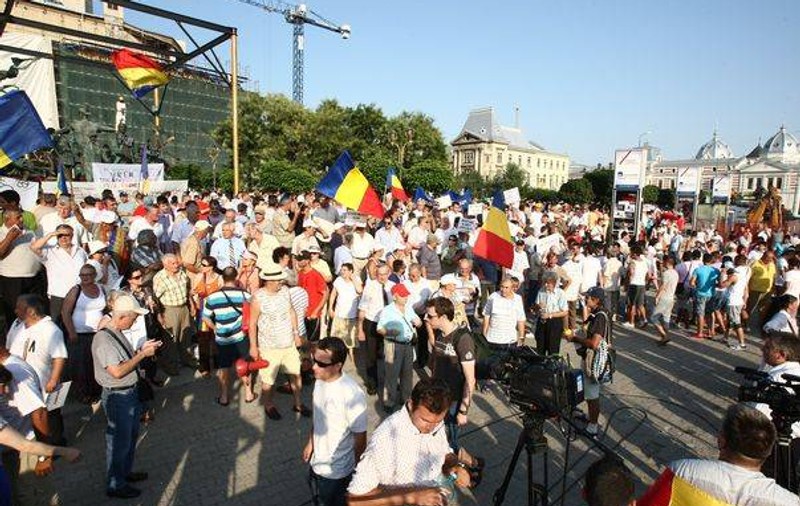 Bugetarii ies azi în piaţa Victoriei