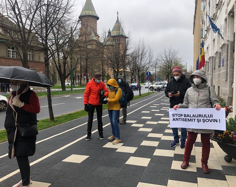 Protest „fobie la xenofobie”, în fața Primăriei Timișoara. Dominic Fritz, printre manifestanți