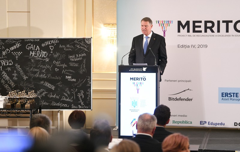 VIDEO | Klaus Iohannis, mesaj la Gala Merito: "Sectorul privat, atât de defăimat mai nou de unii politicieni tributari reflexelor comuniste, merită apreciat"
