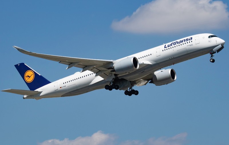 Un avion al companiei germane Lufthansa