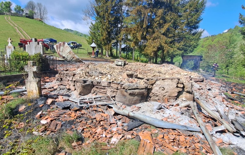 Biserica de lemn din Ghioncani, monument istoric, a ars în noaptea de Înviere. Cauza incendiului