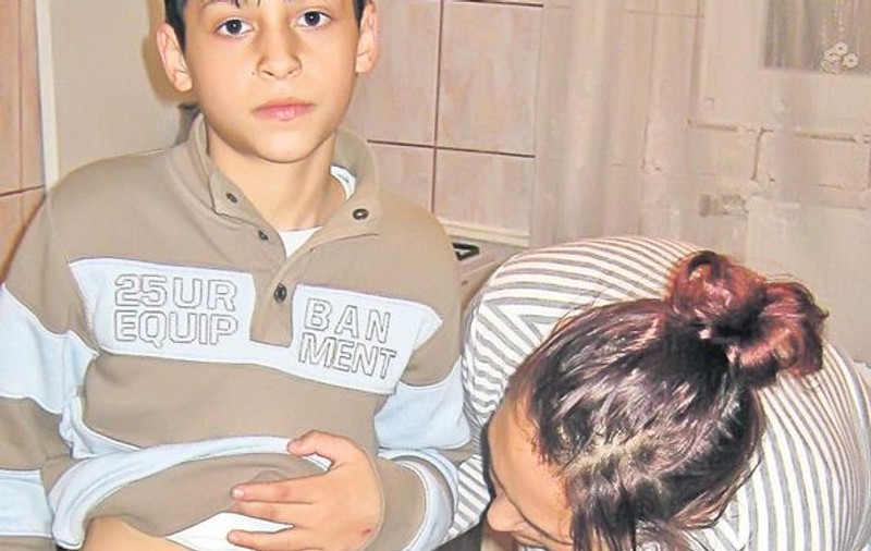 Mama unui copil sănătos, care a fost operat din greşeală:  «L-au tăiat degeaba, să fie pedepsiţi!»