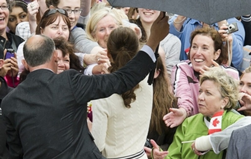 Foto | Ups! Vântul i-a ridicat fusta lui Kate Middleton!