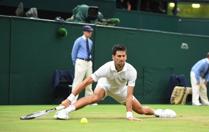 Novak Djokovic nu vrea să fie “operat sau otrăvit cu pastile” pentru a-și trata afecțiunea de la cotul drept