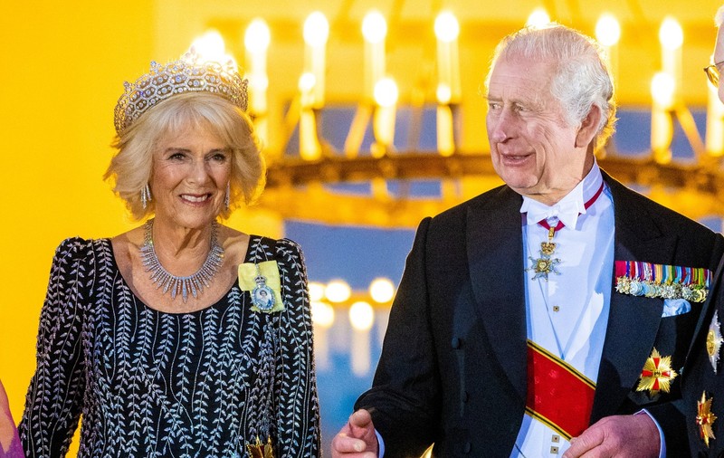 Regina Camilla suferă de sinuzită acută și nu se știe dacă-l va putea primi pe Donald Trump