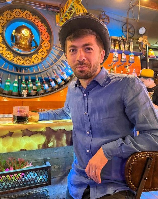 Mircea Bravo filmează pentru noua sa comedie la Cluj. Cum e intitulată și când va avea loc lansarea: „Abia așteptăm reîntâlnirea cu publicul”