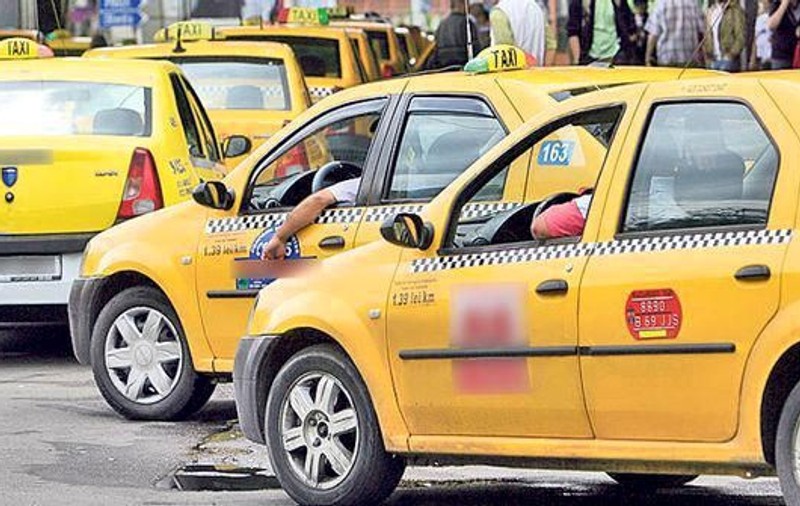 Taximetriştii vor „măsuri urgente” de  plafonare a preţului la carburanţi şi ameninţă cu proteste