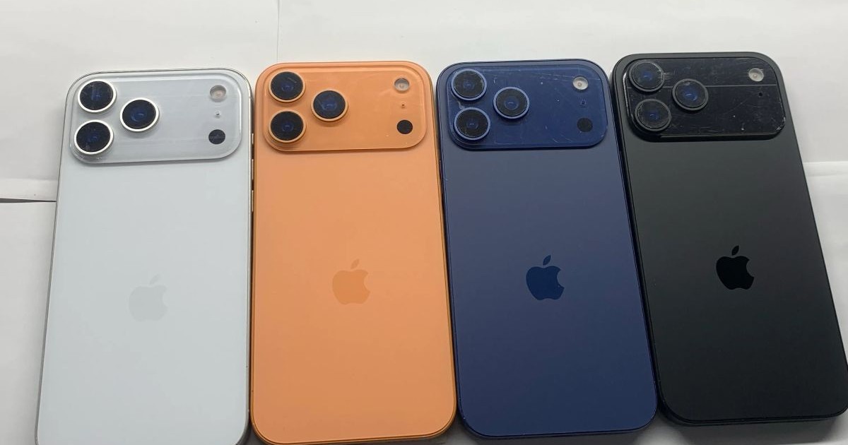 Mockup-uri cu iPhone 17 Pro de culori argintiu, portocaliu, albastru și negru.