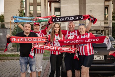 Suporterii lui Sepsi Sfântu Gheorghe au venit să-i susțină și pe vecinii din Miercurea Ciuc Foto: Eli Driu
