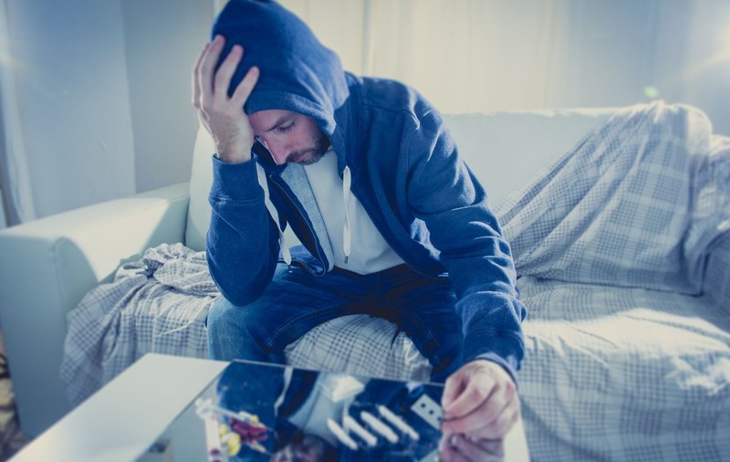 Ce se întâmplă cu dependenții de droguri și de jocuri de noroc în perioada izolării. Sfaturi de la psihoterapeut