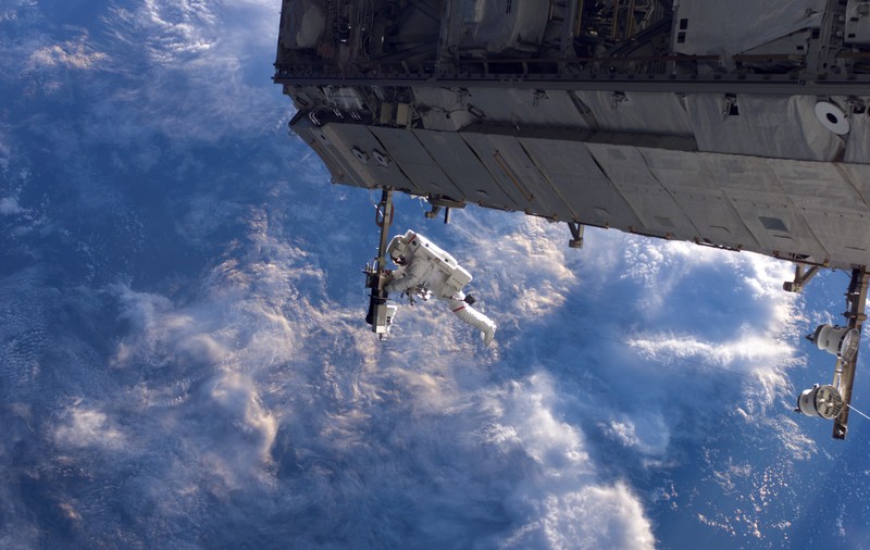 GALERIE FOTO | Doi astronauți ruși au făcut cea mai lungă plimbare în spațiu