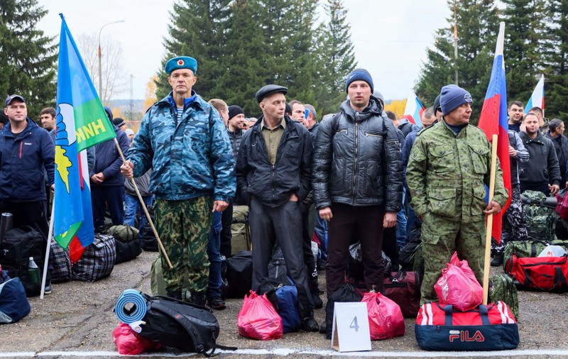 Zeci de recruți ruși stau de două zile sub cerul liber, la Maikop, în sudul Rusiei: „Au greșit documentele și nicio unitate nu ne acceptă”