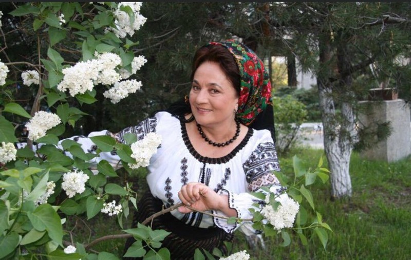 Laura Lavric, despre artistele care exagerează cu operațiile estetice: „Sunt de acord să-ți mărești buzele, dar nici să arate apoi ca doi crenvurști”