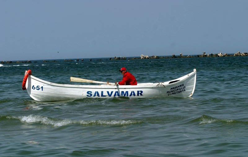 Încă o persoană şi-a pierdut viaţa, după ce a fost scoasă din apă în stare gravă la Mamaia