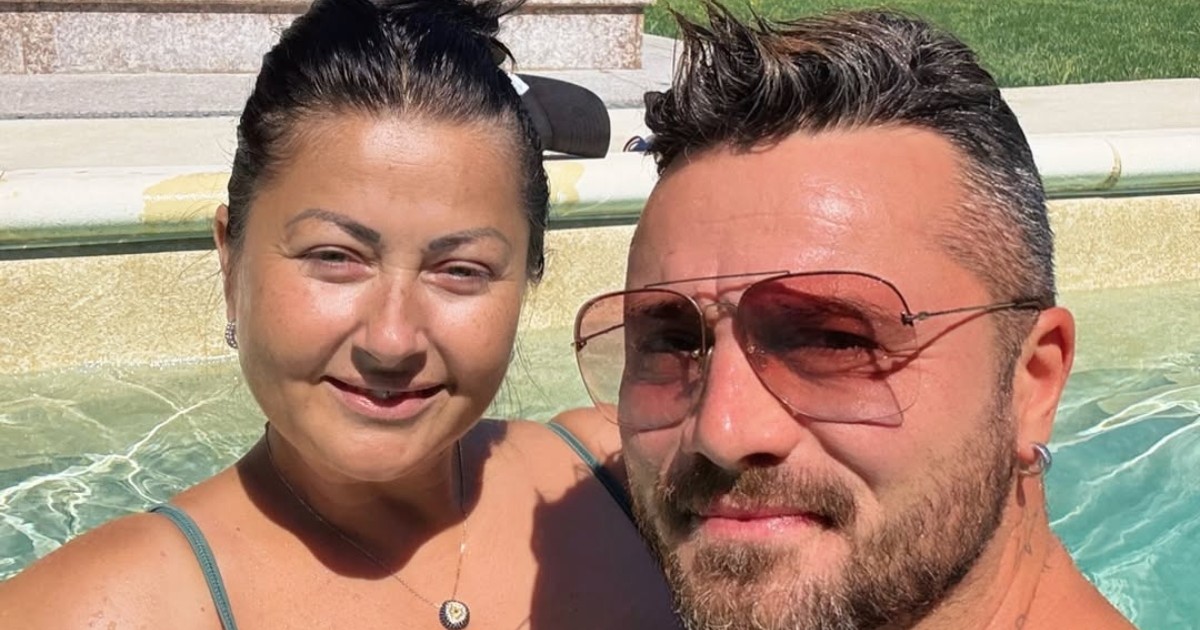 Gabriela Cristea și Tavi Clonda la piscină
