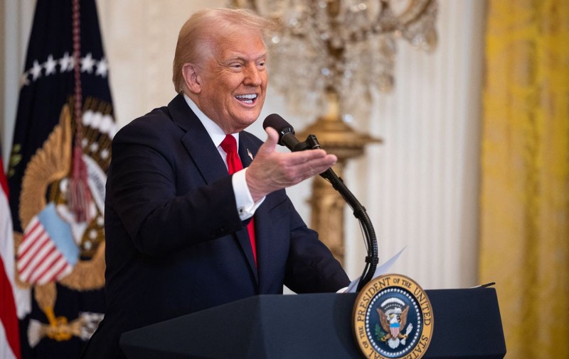 Donald Trump suspendă mărirea tarifelor timp de 90 de zile pentru toate țările, mai puțin China, pentru care le crește la 125%