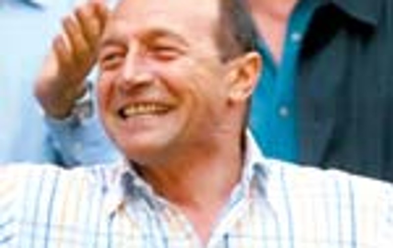 Basescu a petrecut pana dimineata