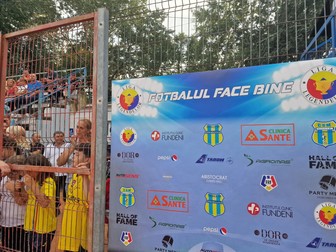 Afișul campaniei „Fotbalul face bine”