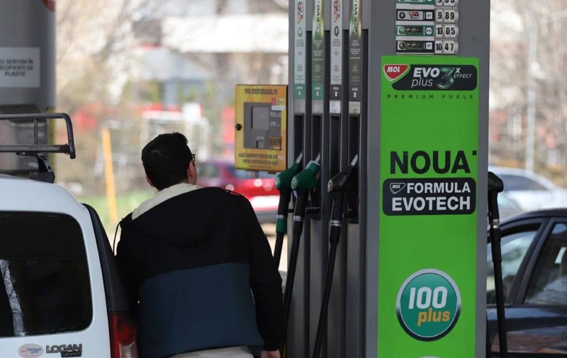 Motorina a ajuns sub 9 lei, benzina s-a ieftinit și ea sâmbătă, 18 aprilie 2026. Cât costă un litru de carburant