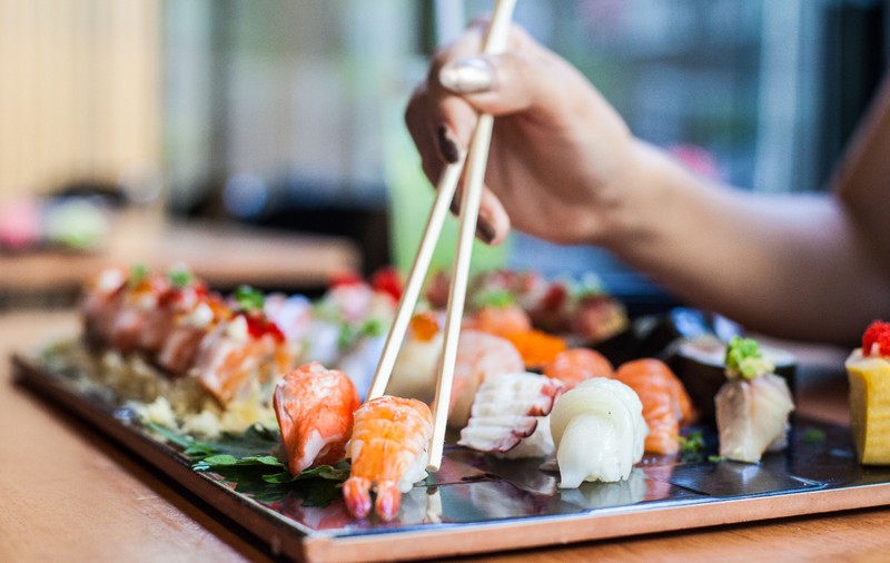 Capitala europeană în care te simți ca-n Japonia: onigiri artizanali și o locație superbă pe malul apei
