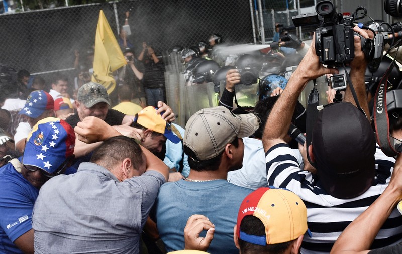 Proteste violente în Venezuela din cauza lipsei de alimente