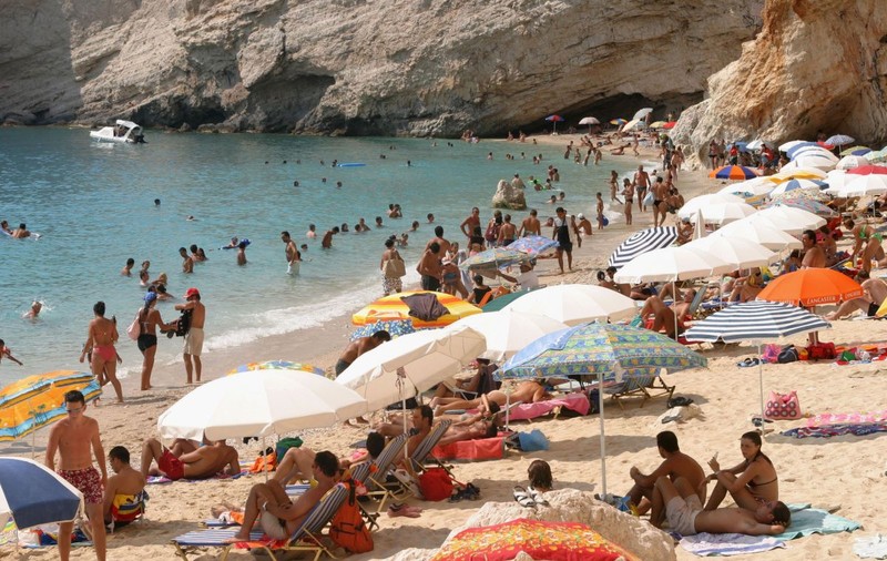 O turistă a fost amendată imediat cu 250 de euro în Grecia după ce polițiștii au văzut-o făcând asta în apă
