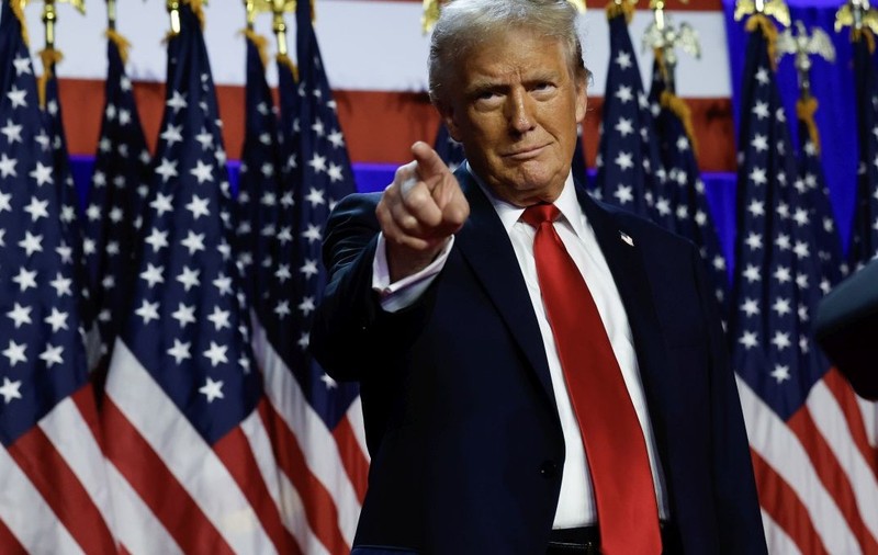 Donald Trump a retras acreditările jurnaliștilor de la CNN, MS NOW și Politico, acuzându-i de difuzarea de „știri false”. Foto: Getty Images