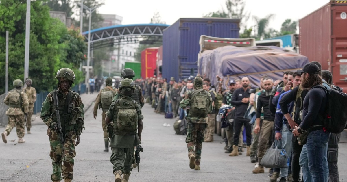 Rebelii M23 au eliberat mercenari români capturați, care luptau alături de armata Republicii Democrate Congo (FRDC), la punctul de frontieră Gisenyi din Congo, miercuri, 29 ianuarie 2025, după ce rebelii M23 au avansat în capitala estului Congo, Goma.