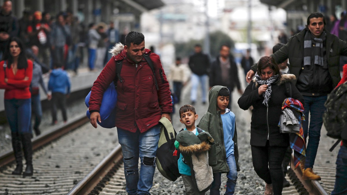 De ce este tratată problema migrației atât de diferit în mass-media din mai multe țări