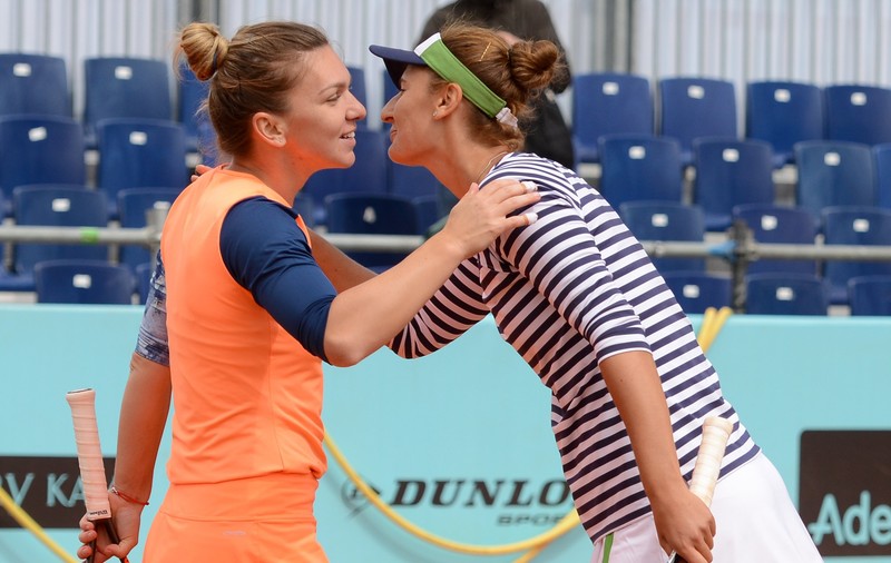 Simona Halep a zdrobit-o pe Irina Begu, în semifinalele turneului de la Shenzhen. Victorie în două seturi. Finală cu Katerina Siniakova
