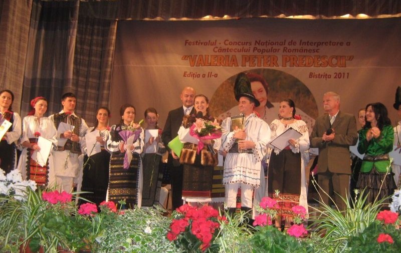 Iată cine a câştigat Trofeul „Festivalului Naţional al Cântecului şi Dansului Popular Românesc 2011”, în valoare de 6000 euro