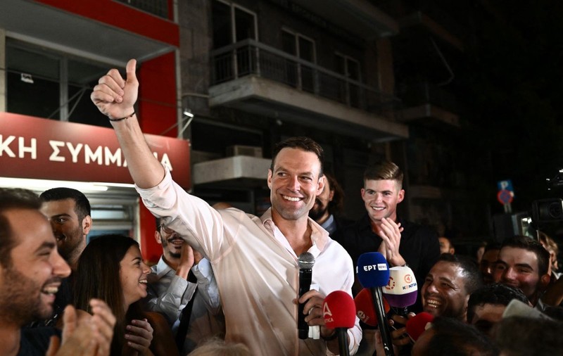 Noul șef al Syriza: un fost broker Goldman Sachs, emigrat în SUA și întors în Grecia, care promite reforma partidului. „Un șoc pentru stânga”