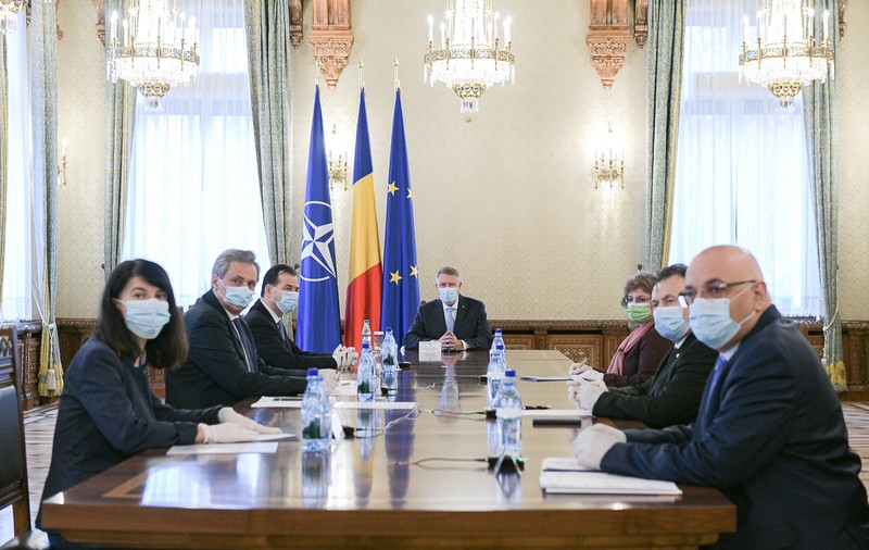 VIDEO | Klaus Iohannis: "Dragi suceveni, nu sunteţi singuri!". Mesaj către medici: "Știm că vă  este greu, dar voi sunteți în prima linie"