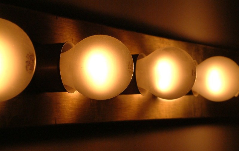 Curentul electric se va ieftini cu 2% de la 1 iulie
