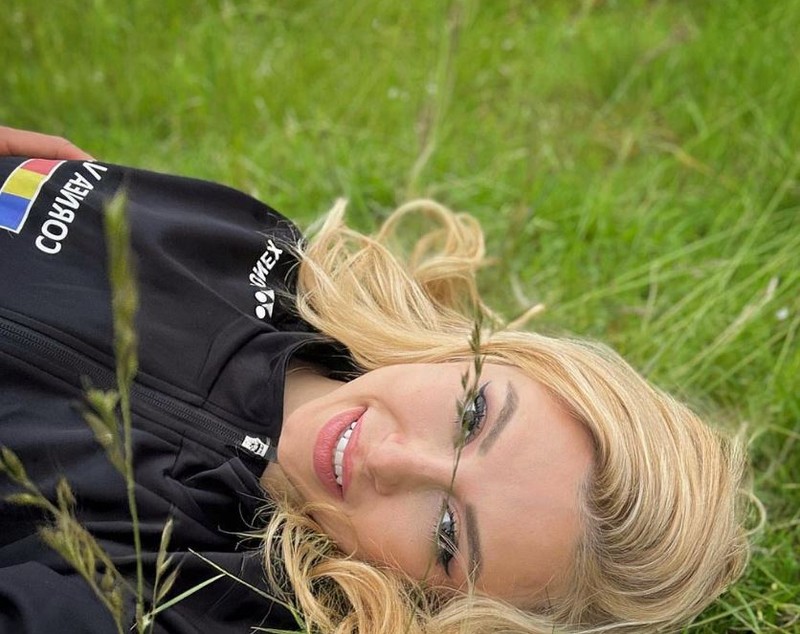 Victor Vlad Cornea a dus-o pe Andreea Bălan acasă, la Sibiu. Artista s-a fotografiat în bluza tenismenului: „Dragoste pură”