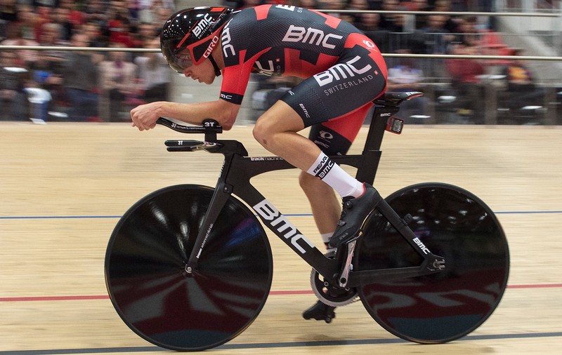 RECORD / Rohan Dennis a parcurs 52,491 kilometri într-o oră