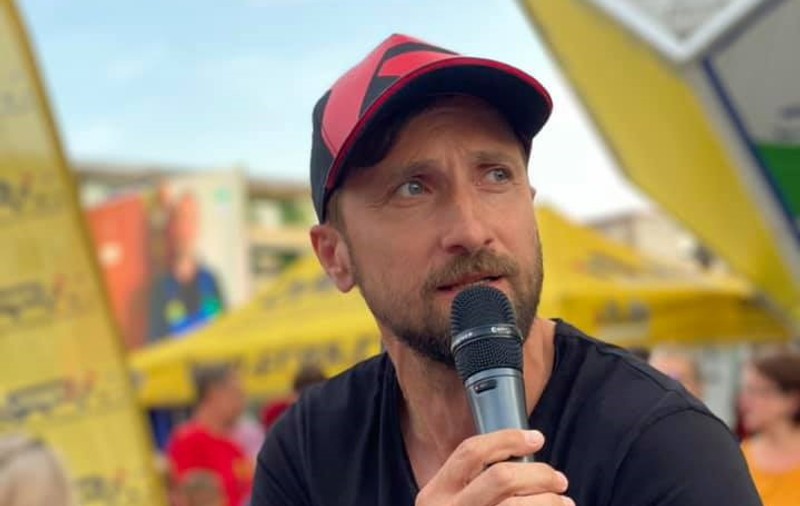 Cătălin Cazacu și Dani Oțil, schimb de replici neașteptate în direct la TV. Ce rol are în film? Măturător?
