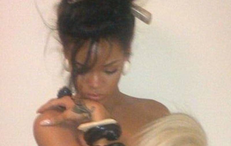 Cât de bine arăta Rihanna topless, pe vremea când nu era celebră | FOTO