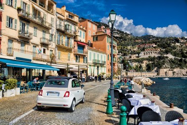 Prețurile de închiriere pentru destinații precum Coasta de Azur sunt de două ori mai mari. Foto: Shutterstock