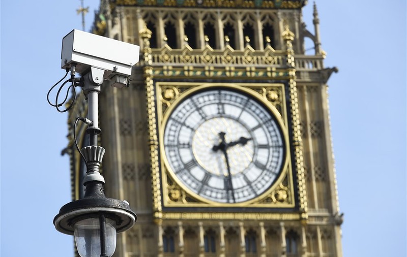 Londra interzice în clădirile guvernului camerele de supraveghere fabricate în China, de teama serviciilor secrete de la Beijing